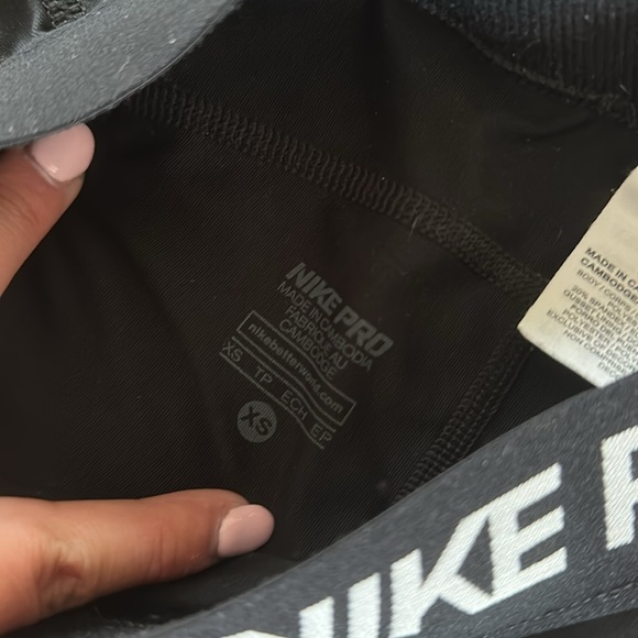 Nike Pros - Picture 2 of 3